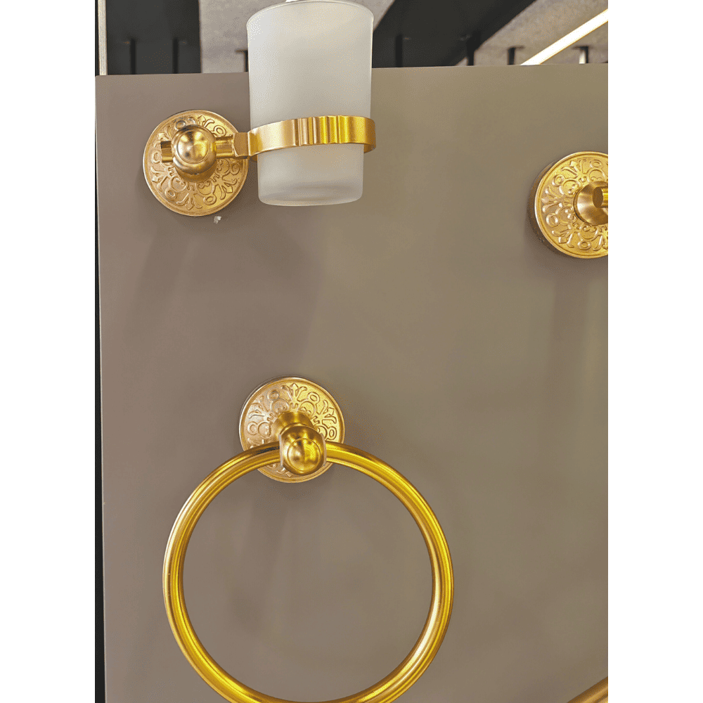 طقم اكسسوارات حمام 6 قطع ذهبي مزخرف فندقي فاخر X0001G (3) طقم اكسسوارات حمام 6 قطع ذهبي مزخرف فندقي فاخر X0001G