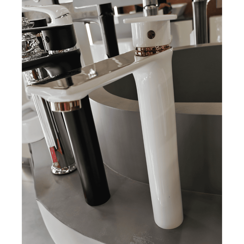 خلاط مرتفع أبيض مع يد ذهبي لامع – تصميم فاخر وعصري 614901-1 (1) خلاط مرتفع أبيض مع يد ذهبي لامع – تصميم فاخر وعصري 614901-1