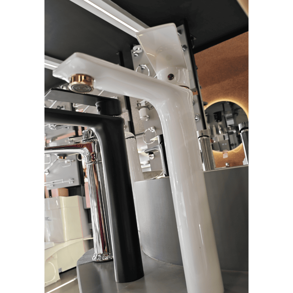 خلاط مرتفع أبيض مع يد ذهبي لامع – تصميم فاخر وعصري 614901-1 (4) خلاط مرتفع أبيض مع يد ذهبي لامع – تصميم فاخر وعصري 614901-1