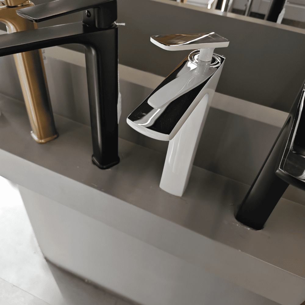 خلاط مرتفع أبيض مع يد كروم لامع 1f01800 (5) خلاط مرتفع أبيض مع يد كروم لامع