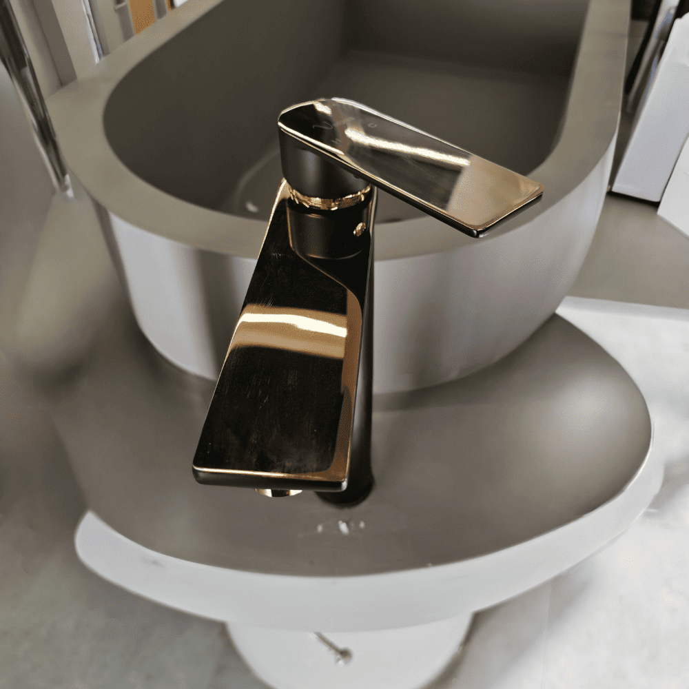 خلاط مرتفع أسود مع يد ذهبي لامع 1EC41001 (3) خلاط مرتفع أسود مع يد ذهبي لامع