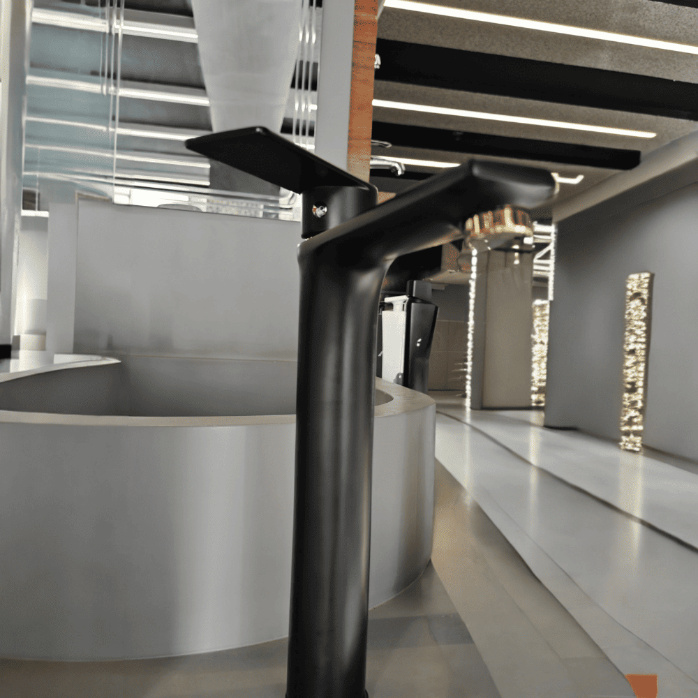 خلاط مرتفع أسود مع يد ذهبي لامع 1EC41001 (7) خلاط مرتفع أسود مع يد ذهبي لامع