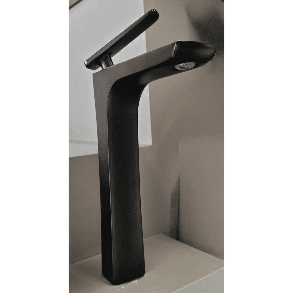 خلاط مرتفع أسود مع يد كروم لامع 10018001B (1) لاط مرتفع أسود مع يد كروم لامع 10018001B