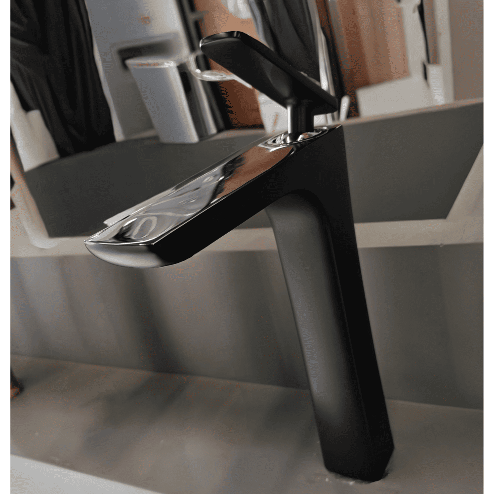 خلاط مرتفع أسود مع يد كروم لامع 10018001B (4) لاط مرتفع أسود مع يد كروم لامع 10018001B