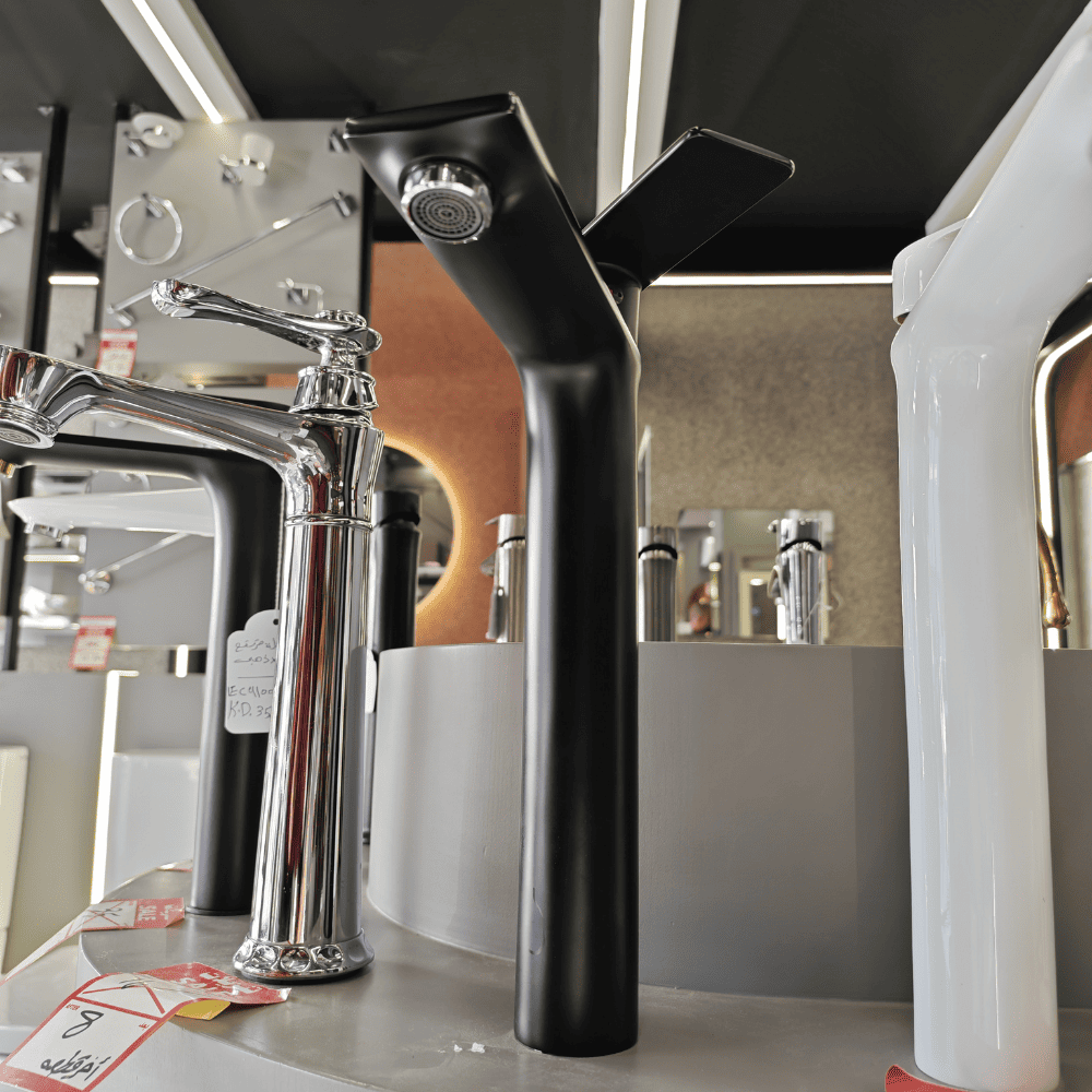 خلاط مرتفع أسود مع يد كروم لامع 1C041001CP (1) خلاط مرتفع أسود مع يد كروم لامع