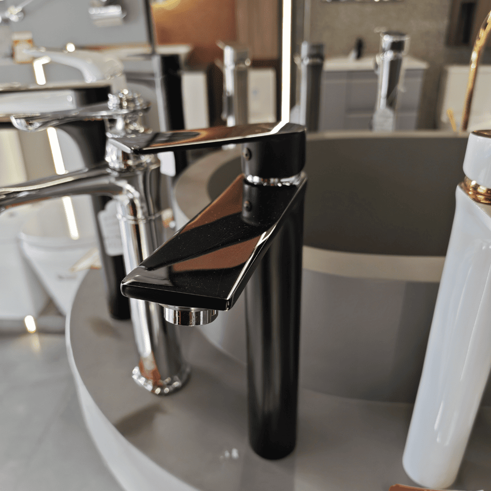 خلاط مرتفع أسود مع يد كروم لامع 1C041001CP (2) خلاط مرتفع أسود مع يد كروم لامع