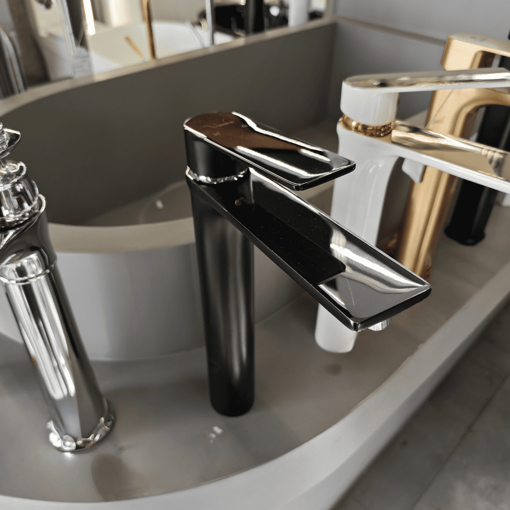 خلاط مرتفع أسود مع يد كروم لامع 1C041001CP (6) خلاط مرتفع أسود مع يد كروم لامع
