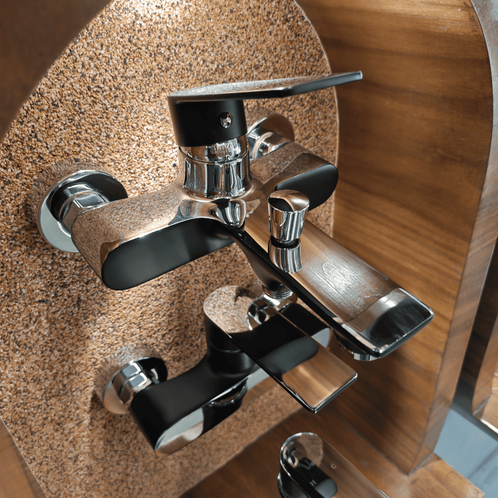 طقم خلاطات حمام أسود مع يدات كروم لامع 1C041000 (6) طقم خلاطات حمام أسود مع يدات كروم لامع