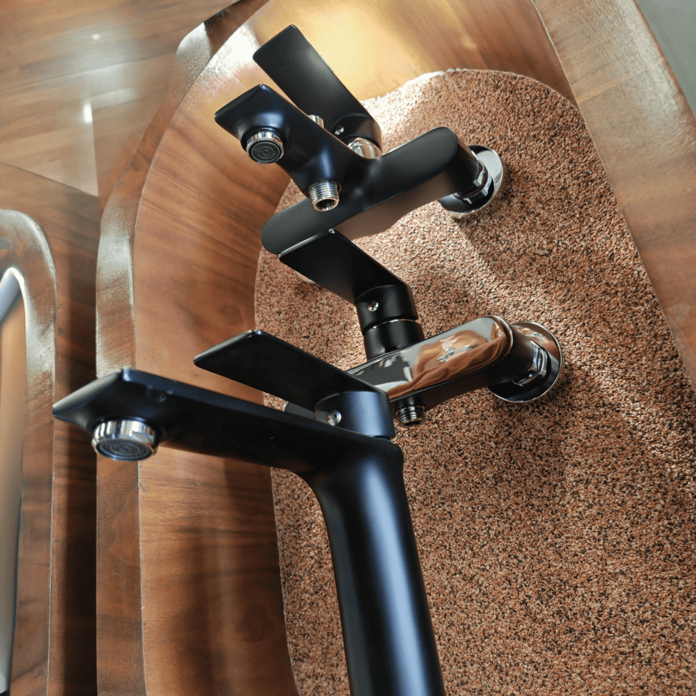 طقم خلاطات حمام أسود مع يدات كروم لامع 1C041000 (8) طقم خلاطات حمام أسود مع يدات كروم لامع